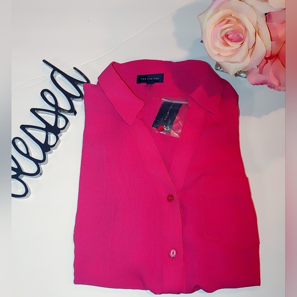 ❤️ Hot pink button down blouse🌸 - Picture 4 of 11